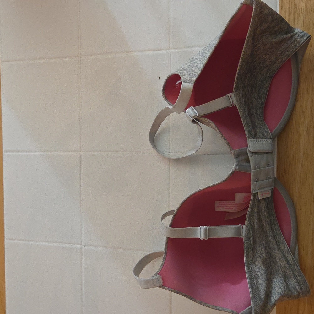 PINK Victoria’s Secret T-Shirt Bra • 36DDD • Lightly Worn • Great Condition - Picture 2 of 5